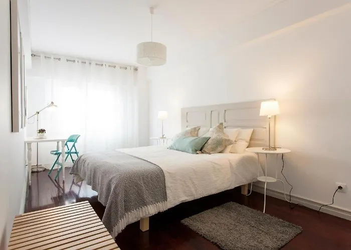 Guestready - Stylish Flat Near Lisbon's Iconic Ave Apartament Lizbona