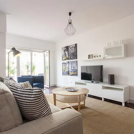 Joivy Superb 1-bed With Workspace And Terrace, Close To Avenida Da Liberdade アパート