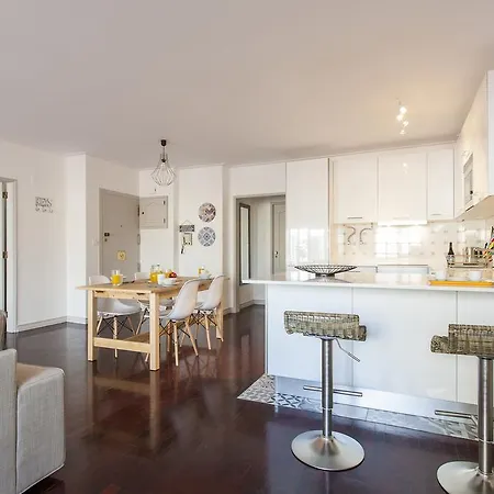 アパート Joivy Superb 1-bed With Workspace And Terrace, Close To Avenida Da Liberdade *