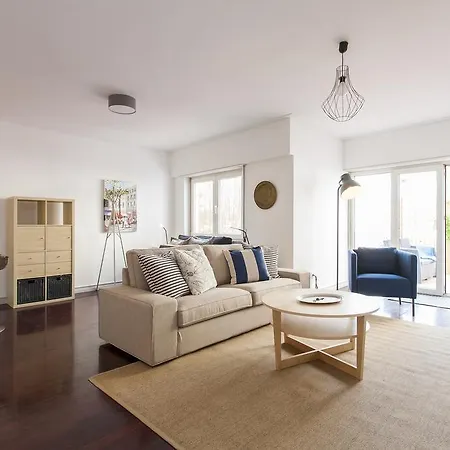 Joivy Superb 1-bed With Workspace And Terrace, Close To Avenida Da Liberdade アパート リスボン