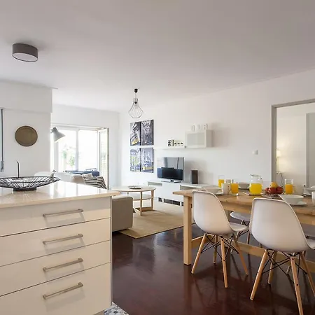 アパート Joivy Superb 1-bed With Workspace And Terrace, Close To Avenida Da Liberdade *