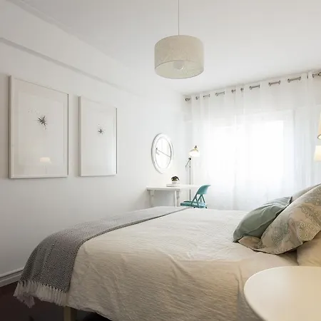 Joivy Superb 1-bed With Workspace And Terrace, Close To Avenida Da Liberdade アパート *